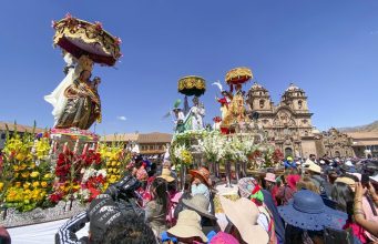 Cambiamos al santo, no la tradición