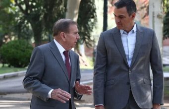 Edmundo González, líder opositor de Venezuela, recibe asilo político de España tras orden de captura