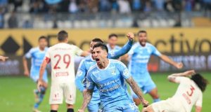 Universitario pierde ante Sporting Cristal (2-1) en la jornada 15 del Torneo Clausura Noche Celeste. Gustavo Cazzanoti abre el marcador para Cristal, en el minuto 19´, en el partido jugado en el Estadio Nacional. Foto: El Comercio