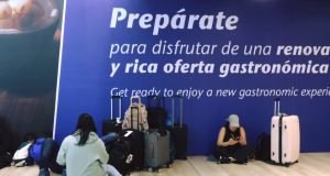 Vuelos atrasados, pasajeros frustrados en el Nuevo Aeropuerto