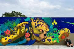 Los murales urbanos convierten las calles de Lima en lienzos de identidad cultural