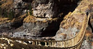 Un puente que se renueva cada año