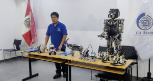 Estudiantes de Ingeniería Mecatrónica exhiben robots construidos con piezas LEGO