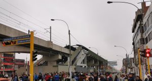 Transportistas bloquean el acceso a San Juan de Lurigancho tras ola de extorsiones y ataques contra choferes