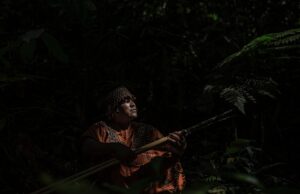 La resistencia indígena que enfrenta sola al crimen organizado en la Amazonía