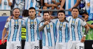 Messi desafía al tiempo y Argentina arranca con una goleada