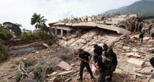 Venezuela eleva a 920 los fallecidos tras los terremotos y continúa la búsqueda de sobrevivientes
